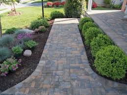 120 Gartenwege Aus Backstein Kombinationsmoglichkeiten Mit Anderen Materialien Garten Gartenweg Garten Ideen