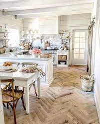 White On White Farmhouse Kitchen With Parquet Floor Keuken Inspiratie Droomkeuken Home Decor Keuken