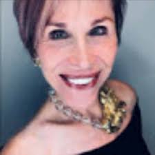 Amanda Henn (@nadineiswoke)