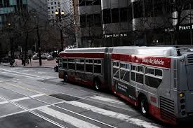 戰戰兢兢+大起大落一號公路有些顛簸- Go Travel