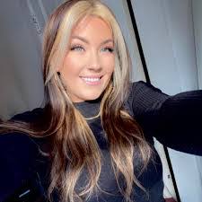 Danielle Stark's Instagram, Twitter & Facebook