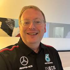 This United States plane has been flying in the same area for days , it  also stays red even when you don't click