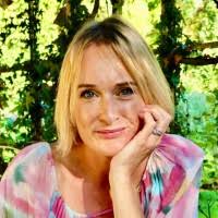 Nikki Grass's Instagram, Twitter & Facebook