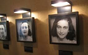 On peut s'imaginer la lourdeur des journées pour les familles contraintes à vivre dans le silence. Apres Plus De 70 Ans Les Conditions De L Arrestation D Anne Frank Intriguent Toujours The Times Of Israel