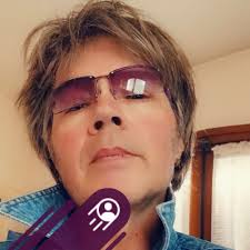 Sweet yellow AI thing.