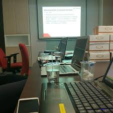 .cerita tentang pengalaman kerja di pertamina lubricant meskipun jabatannya masih di level awal. Foto Di Pt Pertamina Ep Kantor Di Jakarta Selatan