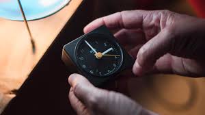 Beim wechsel von der „winterzeit in die im märz wird die uhr auf die mitteleuropäische sommerzeit umgestellt, um energiekosten zu sparen. Zeitumstellung So Merken Sie Sich Wie Die Uhr Umgestellt Wird Stern De