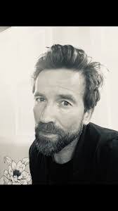 Dean Lennox's Instagram, Twitter & Facebook