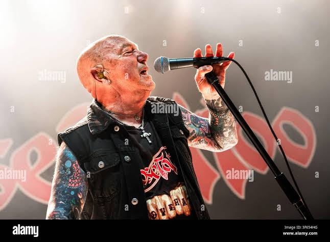 Angry anderson hi-res stock photography and images - Alamy