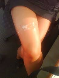 美脚太ももにザーメンぶっかけしてるエロ画像27枚｜エロ牧場