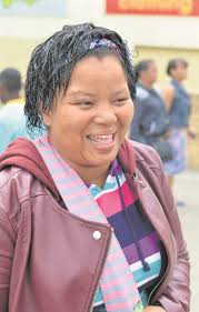 Tong, soutvleis en trifle is op die menu