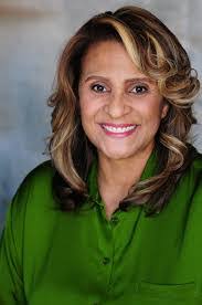 Jennifer Batson's Instagram, Twitter & Facebook