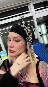 Acompañame a hacerme un piercing con @Meli @Di_piercer #ohmygoldboutiq...