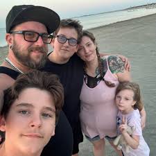 AJ Lee lacing up the boots after 3827 days 🔥💫