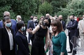 Γιατροί, νοσηλευτές, θύματα της τρομοκρατίας και του φασισμού απόψε στο προεδρικό. Fvblqu9xm7qmmm