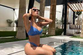 Georgina Rodríguezs flawless figure steals the show in stunning blue bikini  
