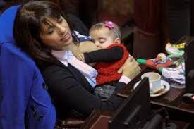 Diputada @pcdechile por la florida, puente alto, la pintana, san josé de maipo y pirque. Diputada Argentina Amamanto A Su Hija En Plena Sesion Del Congreso Noticias Univision Univision