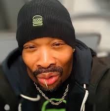 Kendrick Lamar with the 2Pac famous swag 🔥💯