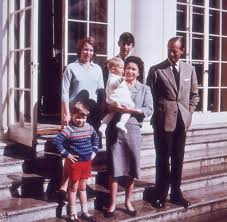 Maybe you would like to learn more about one of these? 90 Geburtstag Happy Birthday Elizabeth Das Ist Der Modestil Der Queen Bilder Fotos Welt