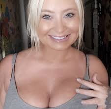 Any happy hrs that start at 2?