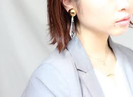初期の頃からのデザインもご紹介 他にはないサイズ感のクリスタル使用 光り方は美しく 控えめ 大人っぽい大ぶりピアスです drop earrings earrings jewelry