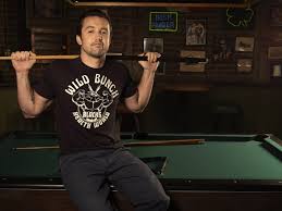 Mac Sitting On Pool Table Rob Mcelhenney Sunny In Philadelphia It S Always Sunny In Philadelphia It S Always Sunny