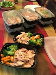 Chicken and cut up broccoli, carrots and any other veggie i can find sauteed in a pan, low calorie, tons of vitamins, and protein in the chicken and broccoli. Cut Up 3 Costco Rotisserie Chickens And Sauteed Some Veggies For 8 Easy Meals Took About 20 Minutes Total For Prep And Package Mealprepsunday
