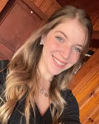 🎉 Huge congratulations to Caroline Castille from our St. Landry/Opelousas  office for earning her HiSET! 🌟 Caroline is currently working as a  receptionist at the Acadiana Practitioners Office, and her next goal