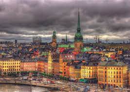 Az ország északi részének különleges természeti jelensége, hogy nyáron egész nap világos van, a nap nem bukik a horizont alá. Puzzle Stockholm Svedorszag Nezetei 1 000 Db Puzzlemania Hu