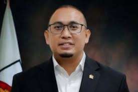 PKS Serahkan SK Resmi Mahyeldi-Vasko, Andre Rosiade: Tancap Gas Menangkan  Pilgub Sumbar