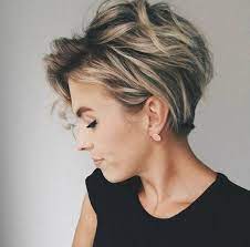 Tunsorile pe par drept vor fi încă la modă, însă locul de frunte în urmatorul an îl vor ocupa, tunsorile scurte pe par pastreazati parul drept, daca ceea ce cauti este o imagine eleganta si ingrijita, sau pastreaza o textura dezordonata a parului, daca vrei o. Coafuri Par Scurt 2019 2020