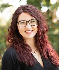 Erin Hinz's Instagram, Twitter & Facebook