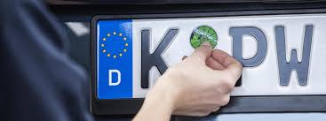 Diese gibt an, in welchen jahr das fahrzeug sich einer erneuten tüv prüfung unterziehen muss. Die Prufplakette Richtig Lesen Wir Helfen Ihnen De Tuv Rheinland