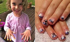 Puedes pintar unas nubes y unos ojitos para obtener tus uñas efecto unicornio. Decoracion De Unas Para Ninas Tiernas Y Faciles De Hacer Vibra