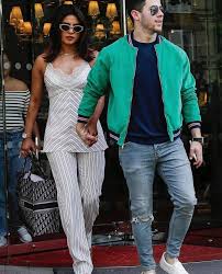 Nick jonas and priyanka chopra casual dayout in new york city.checkout the video. Femina Hot Couple Alert Priyanka Chopra And Nick Jonas Facebook