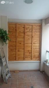 How to build a pallet accent wall: Add Style Quickly More Than 50 Beautiful Pallet Wall Ideas 1001 Pallets