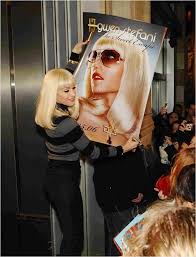 It was released on december 1, 2006, by interscope records. Gwen Stefani Sweet Escape Tour Musik