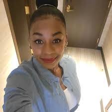 Pia Horton's Instagram, Twitter & Facebook