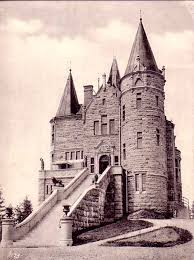 Var och en får vara huvudperson under en dag och bestämmer då vad de fem skall hitta på och vad de skall äta tillsammans. Teleborgs Slott