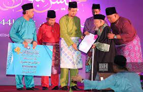 Datuk dr noor hisham abdullah dianugerahkan alumni tersohor 2019 oleh fakulti perubatan. Maal Hijrah 1441h 2019m