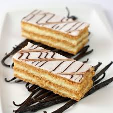 Epingle Par Ali Ferhat Sur Recette Patiseries Et Gourmandises Recette A Base De Pate Feuilletee Desserts Francais Creme Patissiere Facile