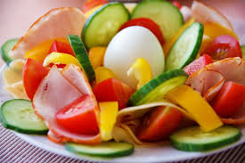 Prendete i cavolini di bruxelles, eliminate le foglie esterne più rovinate e la parte dura della base, e lavateli accuratamente e lessateli in abbondante acqua bollente salata per 15 minuti. Dieta Chetogenica Controindicazioni E Come Superare Gli Effetti Collaterali