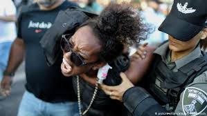 The largest ethnic groups in israel are jews (75%), followed by arabs (20%) and other minorities (5%). Activists Protest Killing Of Ethiopian Israeli Teenager News Dw 03 07 2019