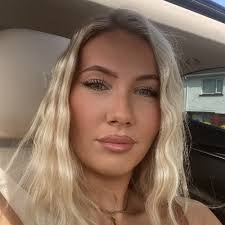 Shannon Arthur's Instagram, Twitter & Facebook