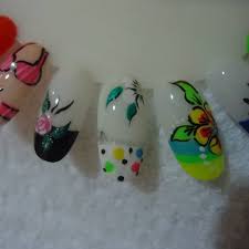 Primero, porque el área es más pequeña y, segundo, porque están alejadas de nuestras manos y nos tenemos que poner en una posición algo incómoda para ser capaces de pintarlas y el pulso suele. Pintados Y Disenos De Unas Manos Y Pies Photos Facebook