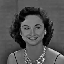 Melinda Loomis's Instagram, Twitter & Facebook