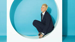 The ellen degeneres show (often shortened to ellen and stylized as ellen) is an american daytime television variety comedy talk show that is hosted by ellen degeneres. The Ellen Degeneres Show Staffel 19 Der Us Talkshow In Deutschland Sehen Netzwelt