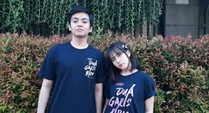 The film is loose a remake of the 1981 indonesian horror film of the same name also produced by rapi films. Keliolika TikÄ—tina Metodas Film Zara Jimstart Com