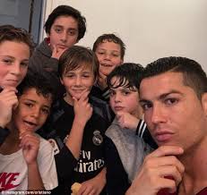 Y uno de los regalos de su padre han sido las botas que. Cristiano Ronaldo S Son Makes Fun Of Real Madrid Star With Friends Following His Hat Trick Heroics Against Rivals Atletico Madrid Daily Mail Online
