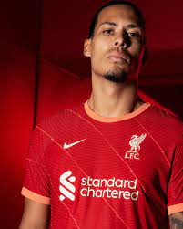 محمد صلاح نجم ليفربول والمنتخب المصري (إ.ب.أ) القاهرة: Ø§Ù„Ø£Ø¬Ù…Ù„ ÙˆØ§Ù„Ø£Ù‚Ø¨Ø­ Ù‚Ù…ÙŠØµ Ù„ÙŠÙØ±Ø¨ÙˆÙ„ ÙŠØ«ÙŠØ± Ø§Ù„Ø¬Ø¯Ù„ Ø¨Ø­Ø¶ÙˆØ± Ù…Ø­Ù…Ø¯ ØµÙ„Ø§Ø­